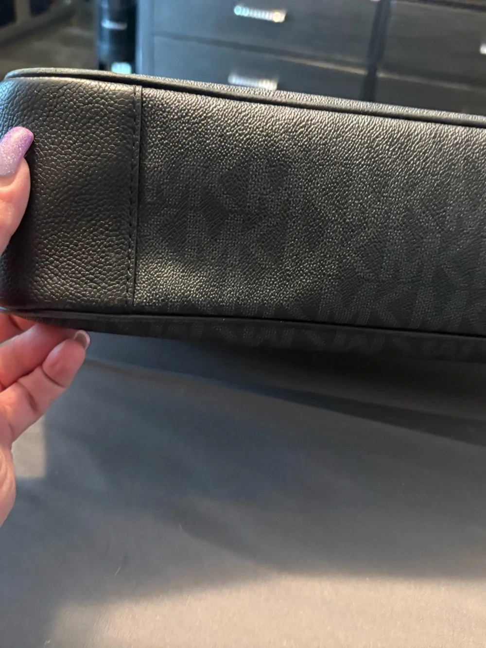 Bag-Men’s Black Michael Kors’s messengers Bag MK bag with signature logo print.